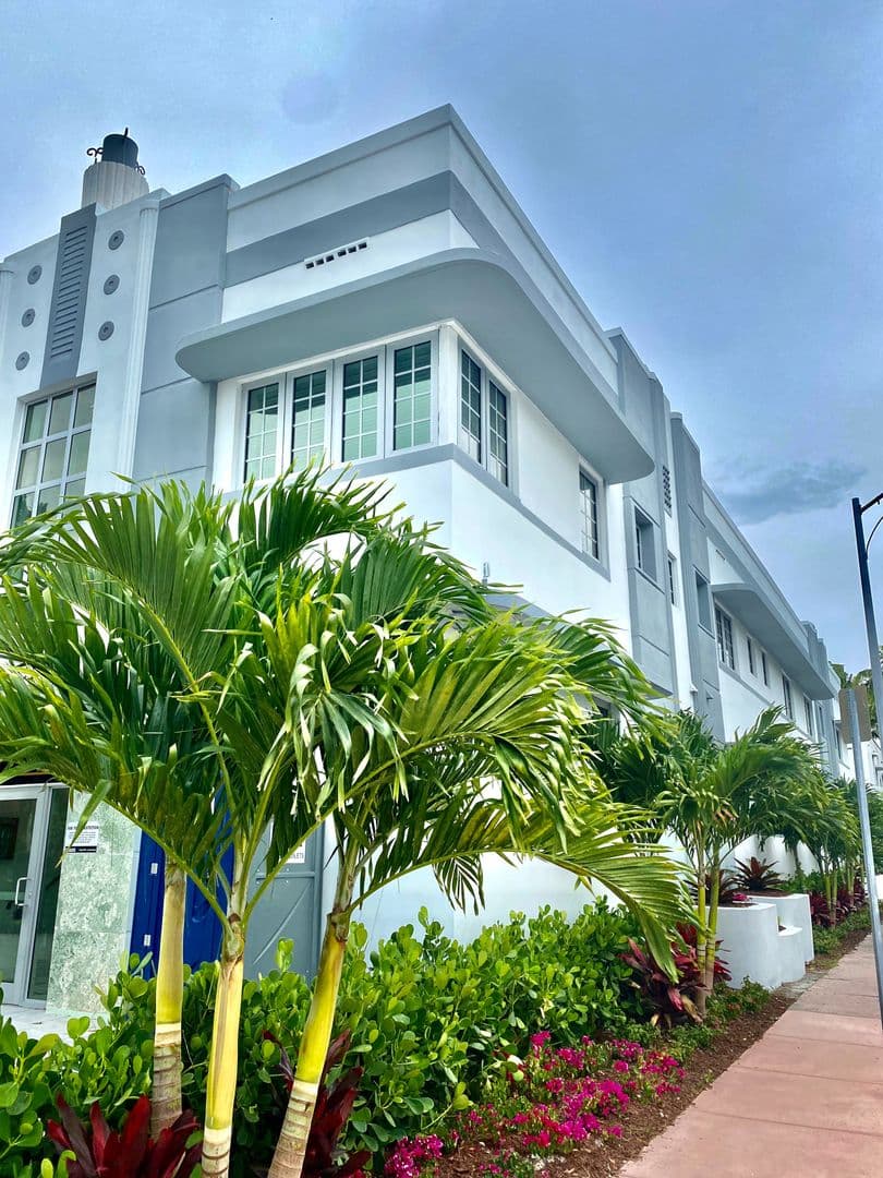 Miami Beach Apartment: 1201 Pennsylvania Ave