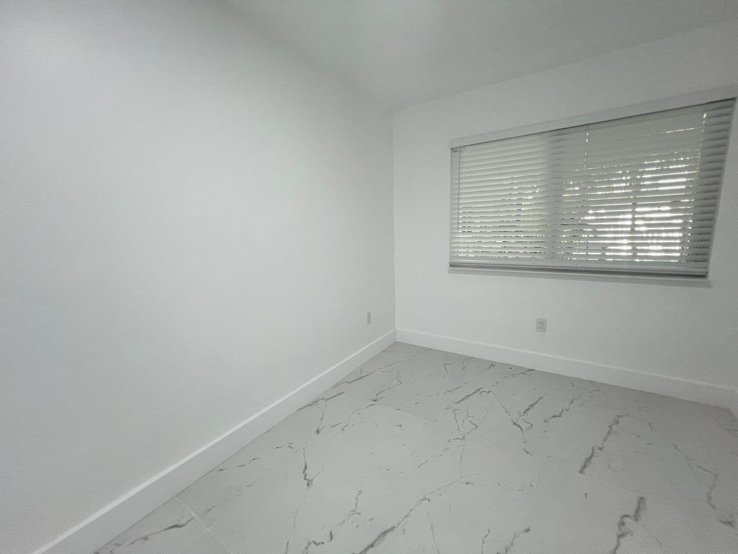 North Miami Beach Apartment: 2251 NE 170 Street