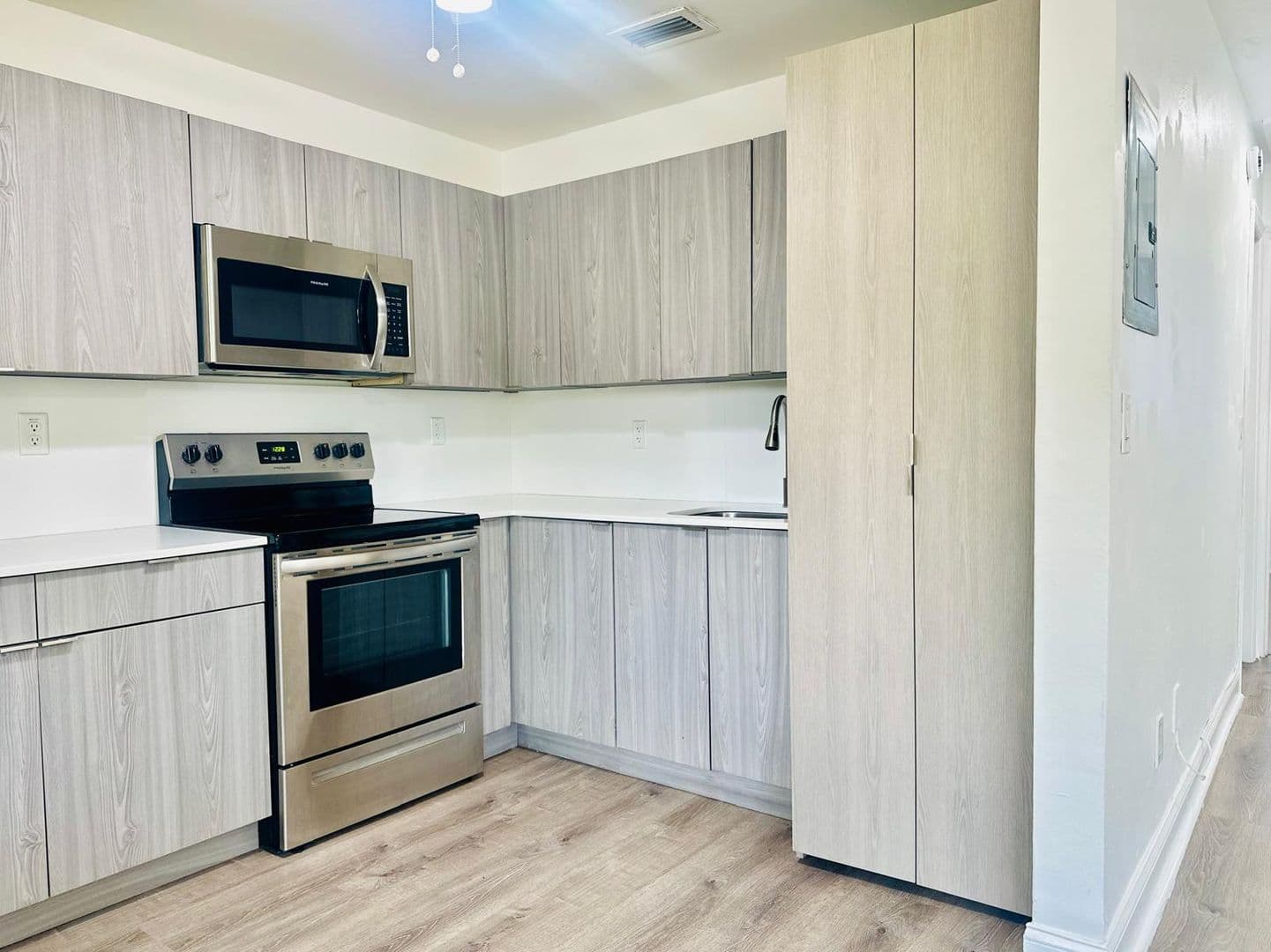 Miami Apartment: 43 Glen Royal Parkway