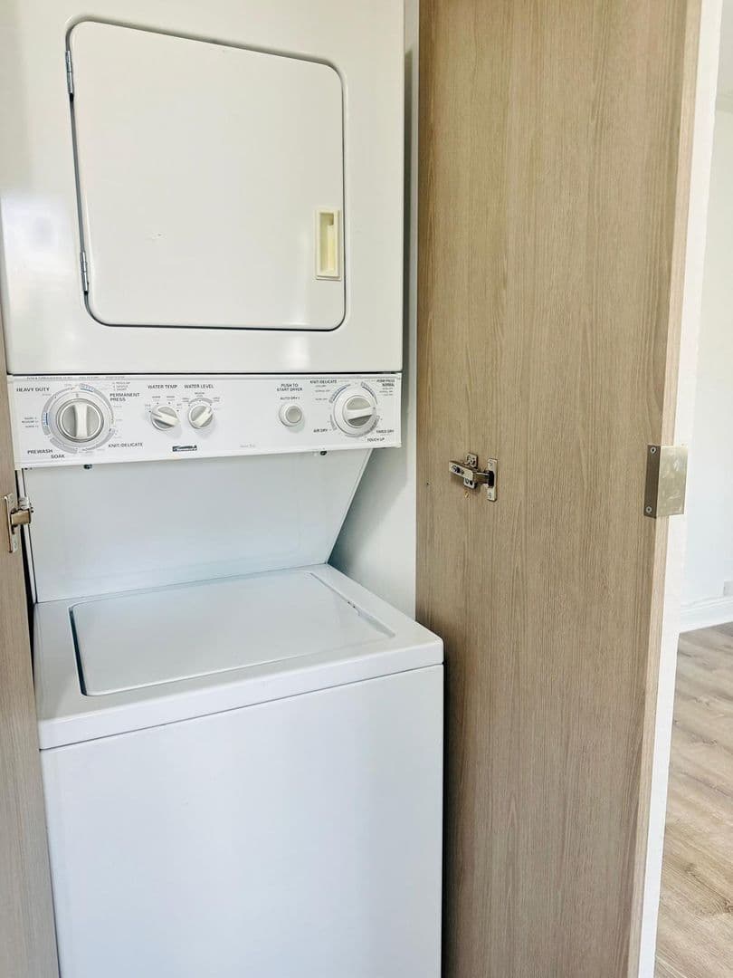 Miami Apartment: 43 Glen Royal Parkway