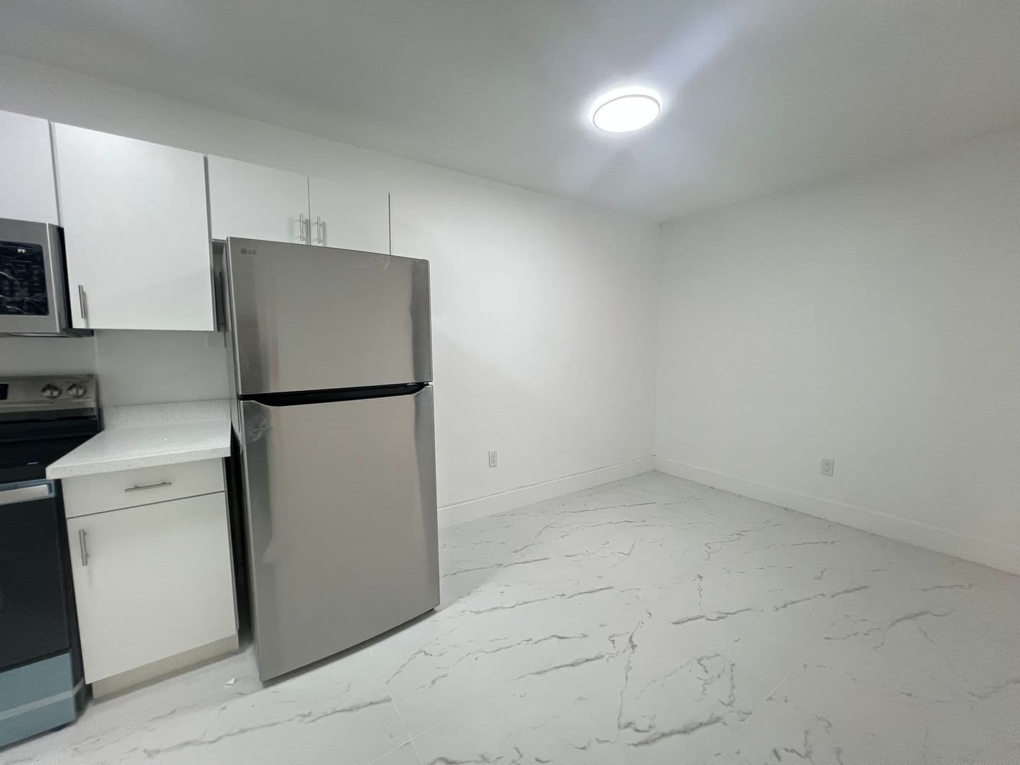 North Miami Beach Apartment: 2251 NE 170 Street