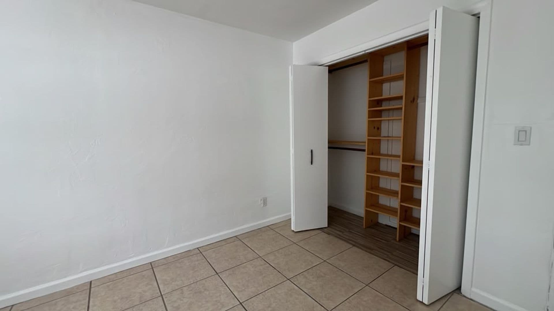 Miami Apartment: 505 NE 30 ST