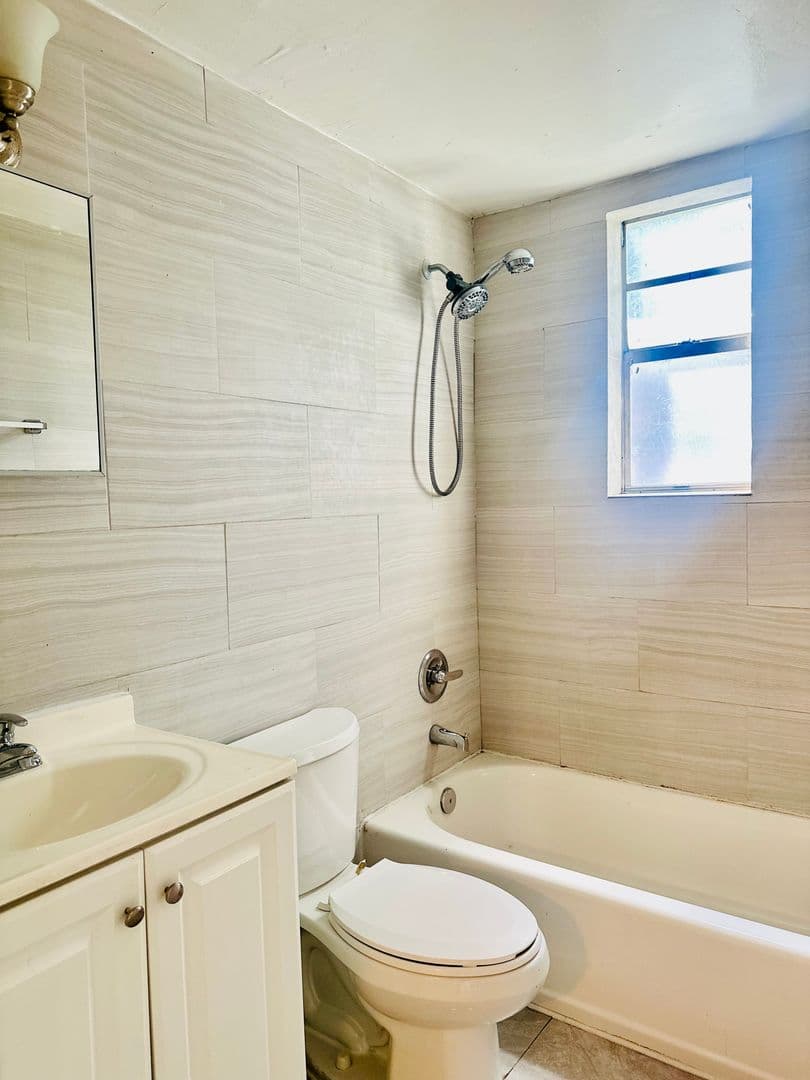 Miami Apartment: 352 NW 11 Street
