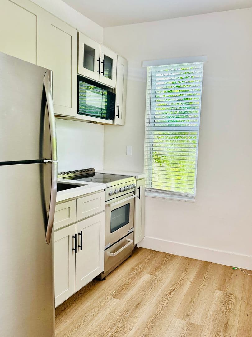 Miami Apartment: 893 NE 81 Street