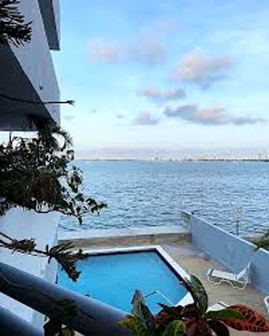 Miami Apartment: 555 NE 30 ST