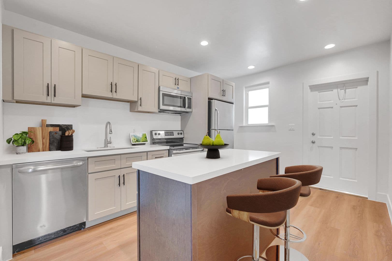 Miami Apartment: 893 NE 81 Street