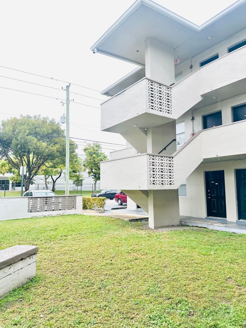 Miami Apartment: 1545 NW 8th Avenue