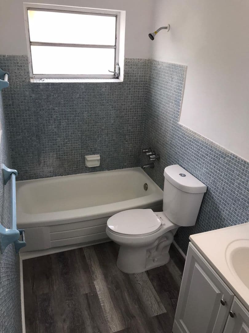 North Miami Beach Apartment: 15940 NE 19 Place