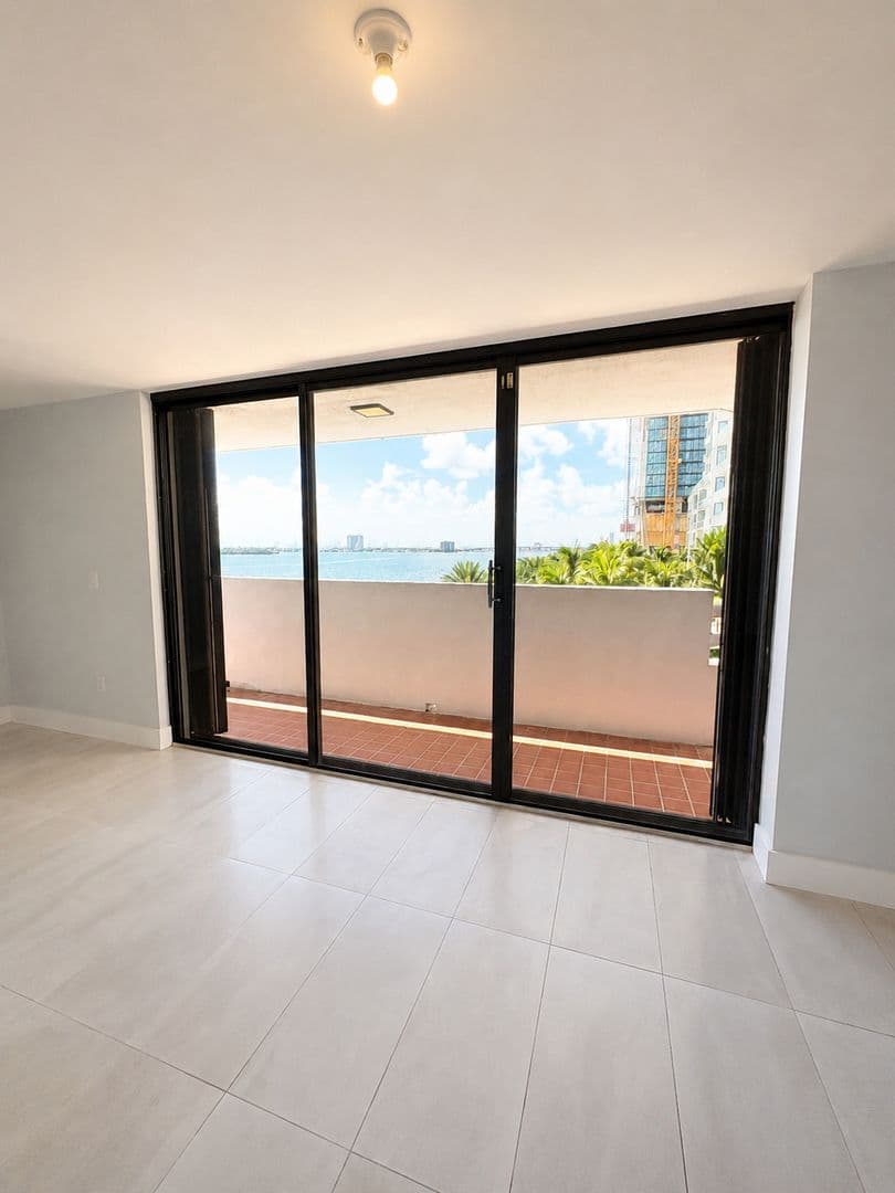 Miami Apartment: 555 NE 30 ST