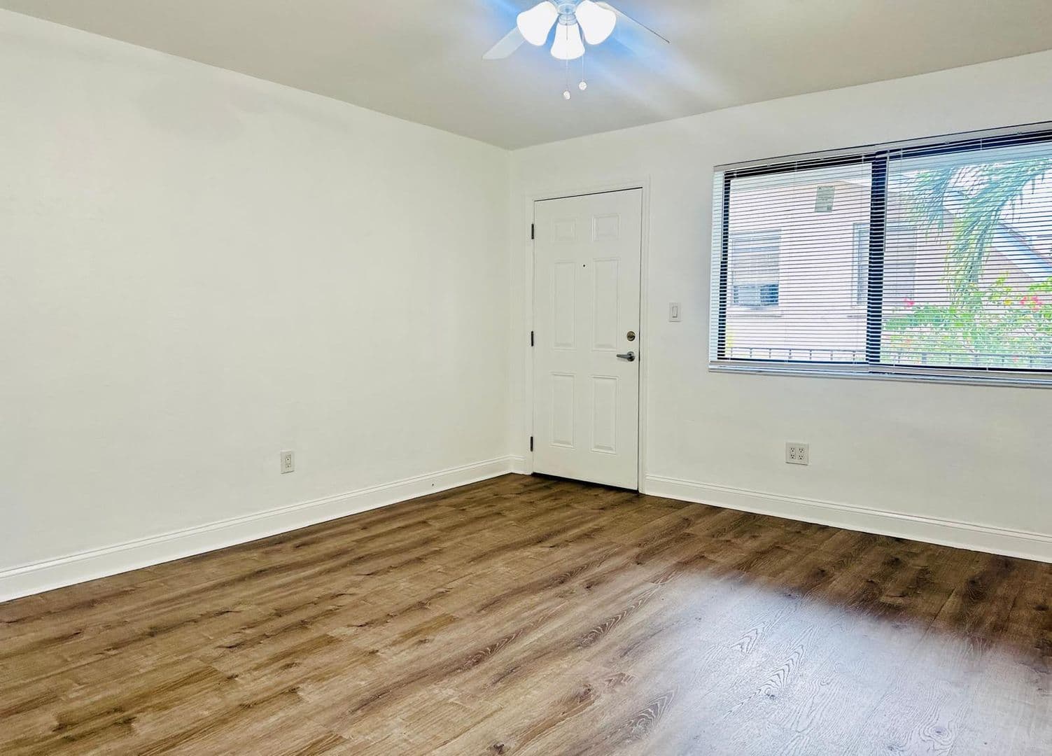 Miami Apartment: 43 Glen Royal Parkway