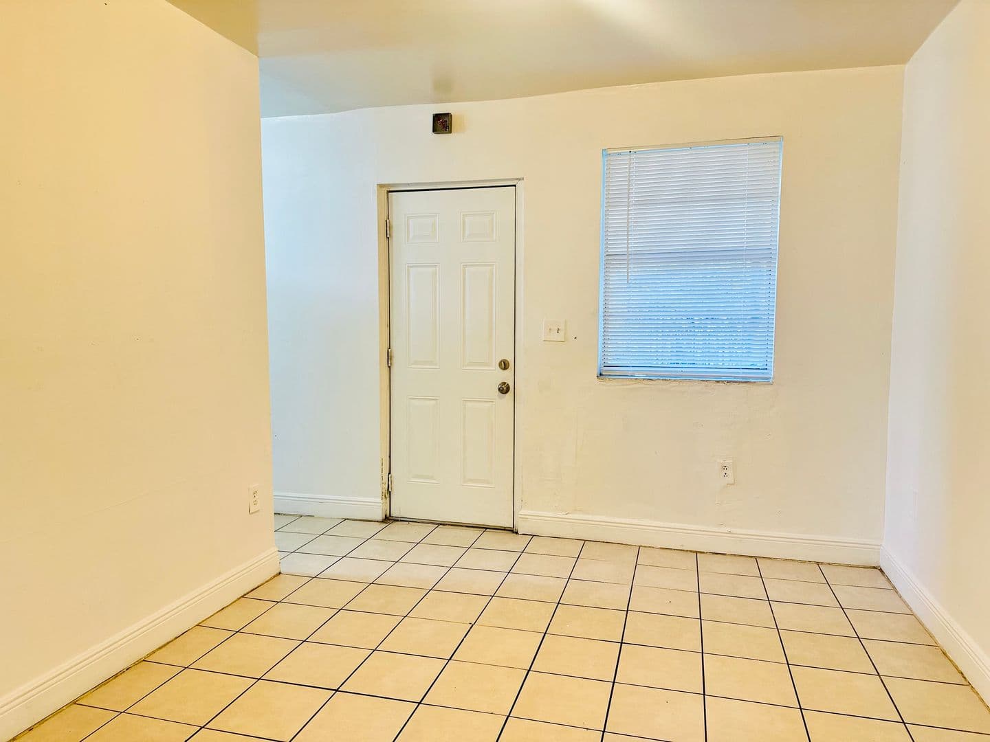 Miami Apartment: 352 NW 11 Street