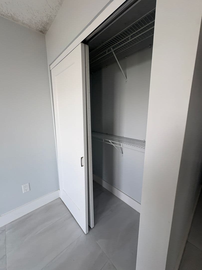 Miami Apartment: 555 NE 30 ST