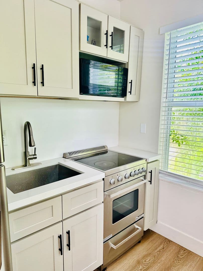 Miami Apartment: 893 NE 81 Street