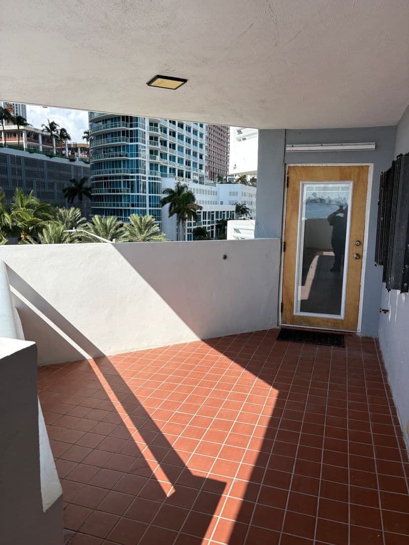 Miami Apartment: 555 NE 30 ST
