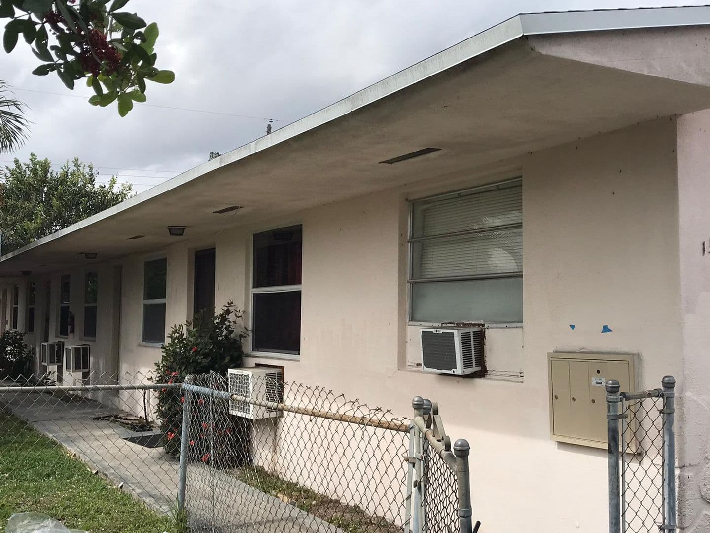 North Miami Beach Apartment: 15940 NE 19 Place