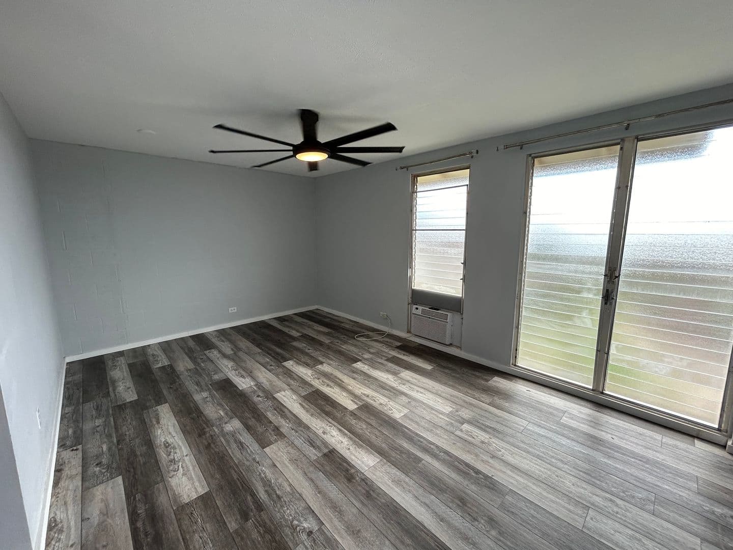 Kapolei House: 92-791 Makakilo Dr. Apt. #E30
