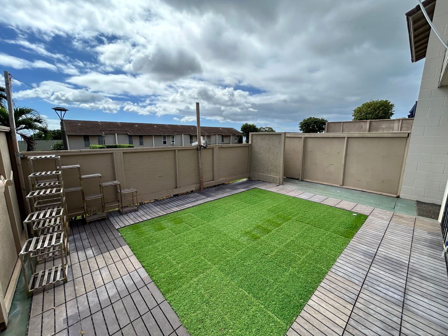 Kapolei House: 92-791 Makakilo Dr. Apt. #E30
