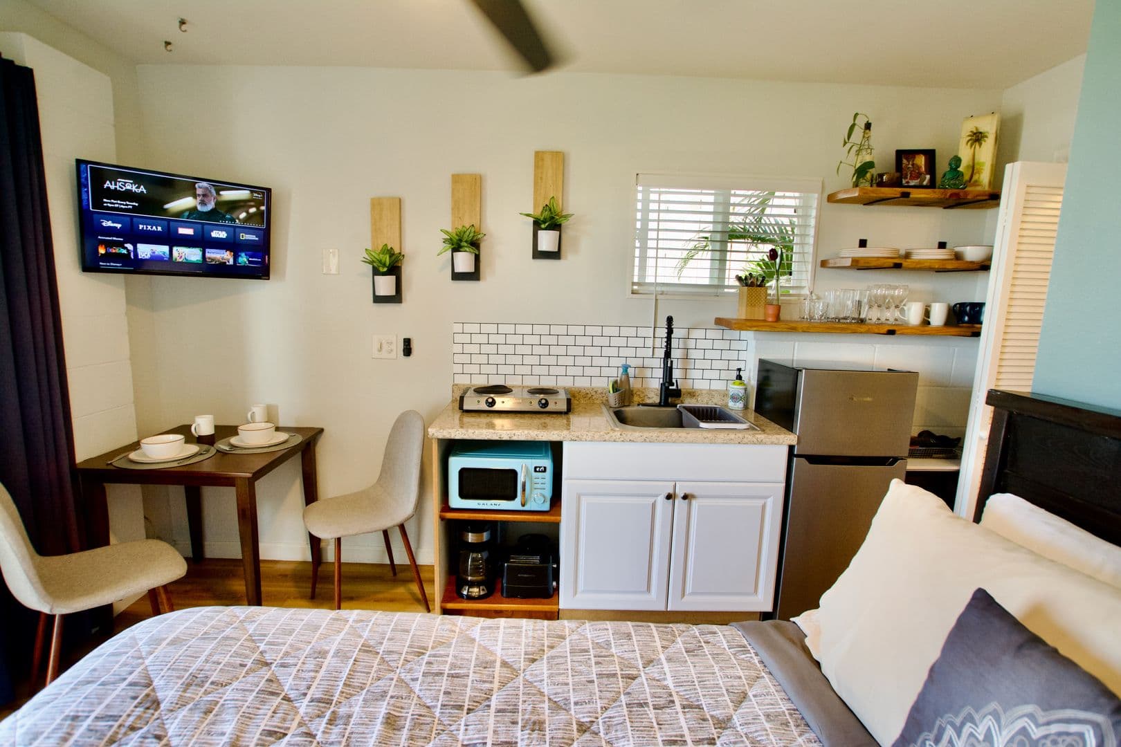 Honolulu House: 1303 Wanaka St.