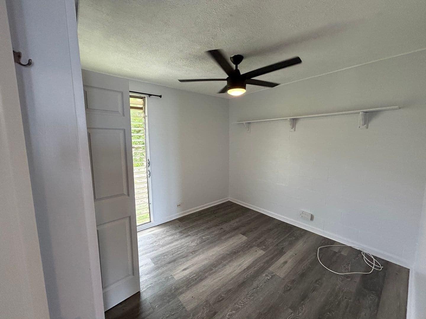 Kapolei House: 92-791 Makakilo Dr. Apt. #E30