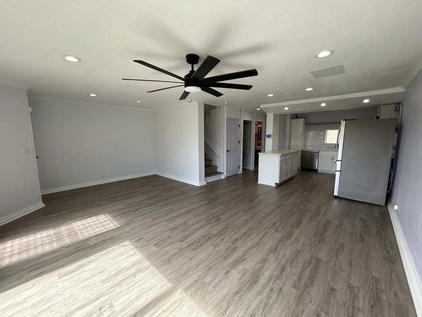 Kapolei House: 92-791 Makakilo Dr. Apt. #E30