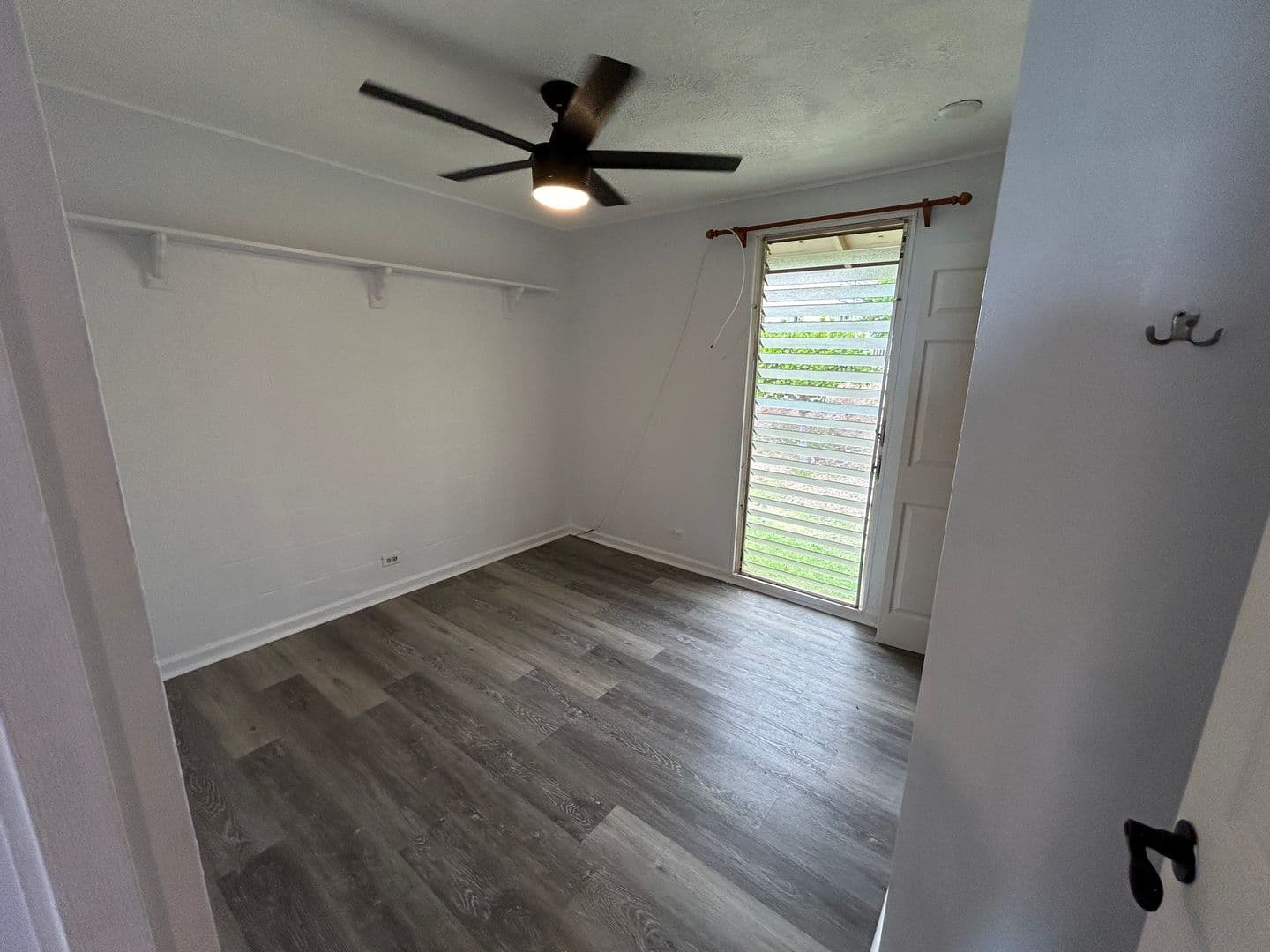Kapolei House: 92-791 Makakilo Dr. Apt. #E30