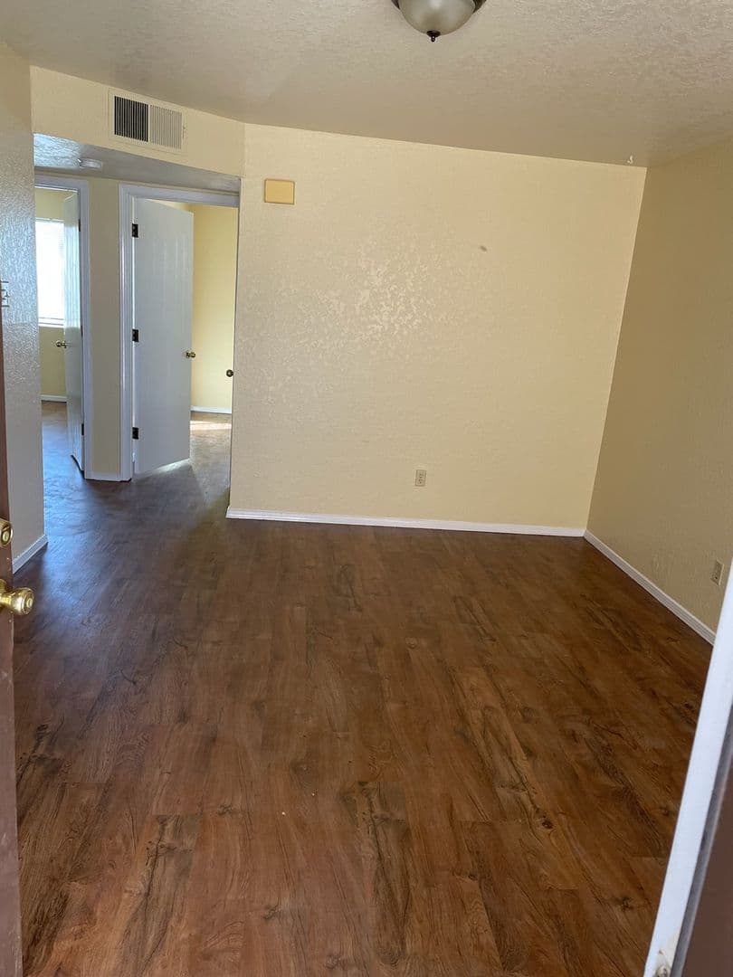 Las Cruces Apartment: 1800 S. Espina St.