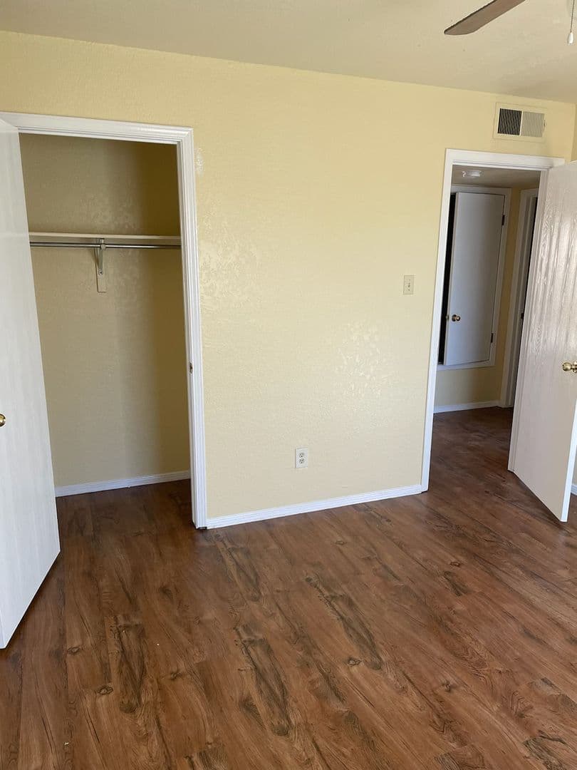 Las Cruces Apartment: 1800 S. Espina St.