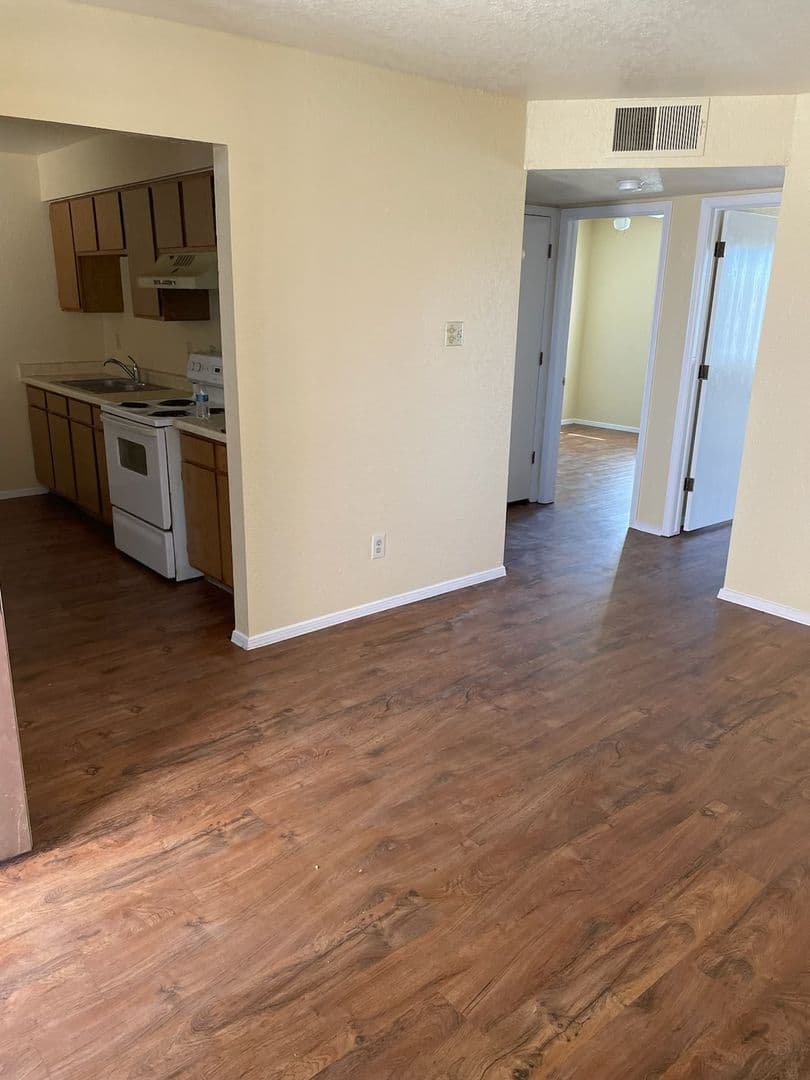 Las Cruces Apartment: 1800 S. Espina St.
