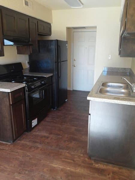 Las Cruces Apartment: 825 S. Telshor Blvd.