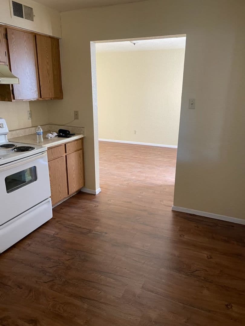 Las Cruces Apartment: 1800 S. Espina St.