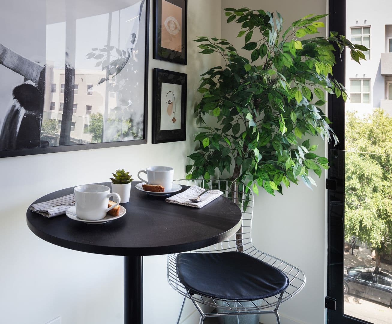 San Diego Apartment: 454 13th St