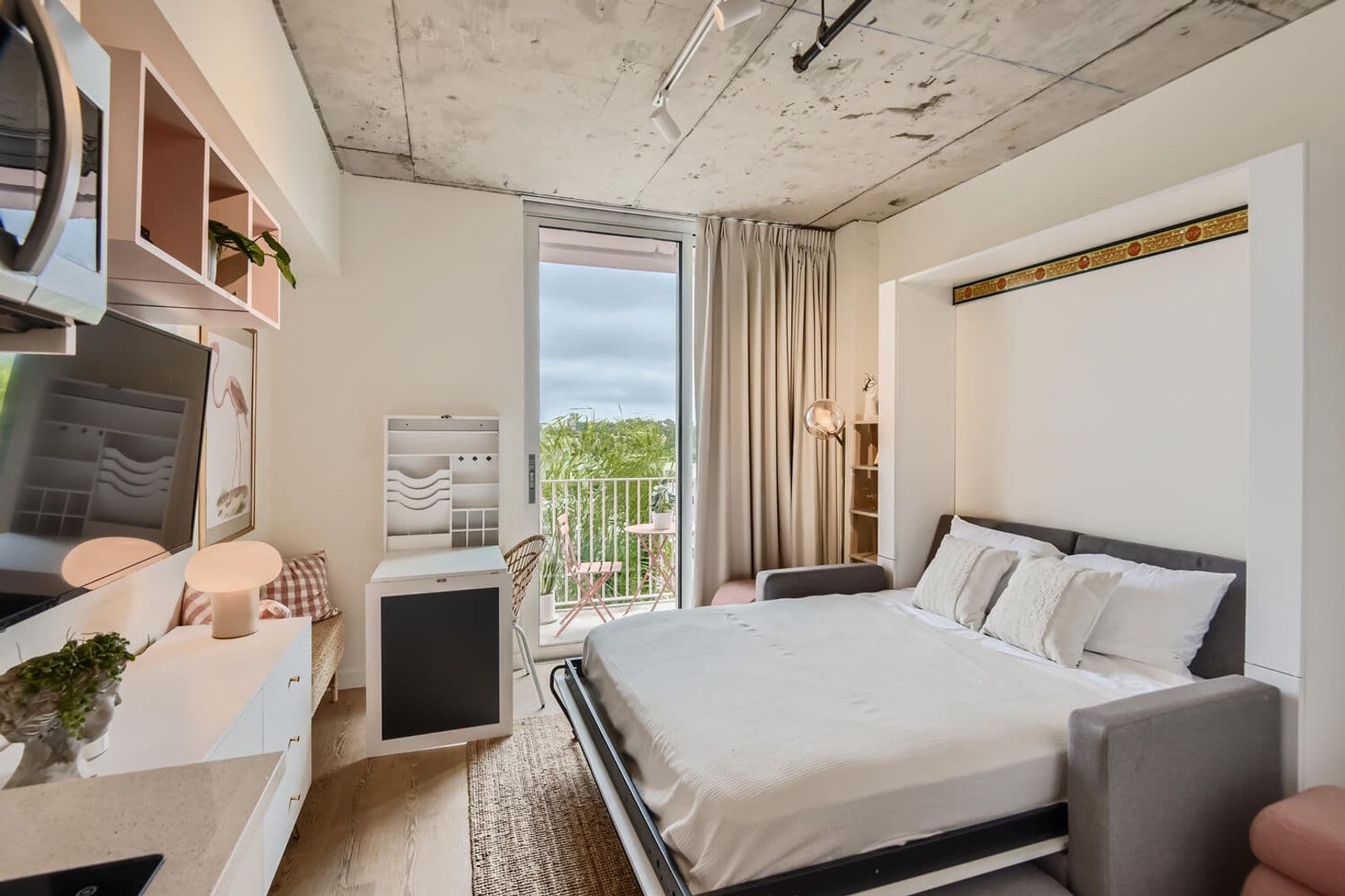 San Diego Apartment: 901 W. Washington St