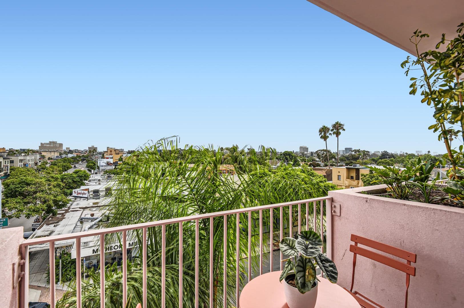 San Diego Apartment: 901 W. Washington St