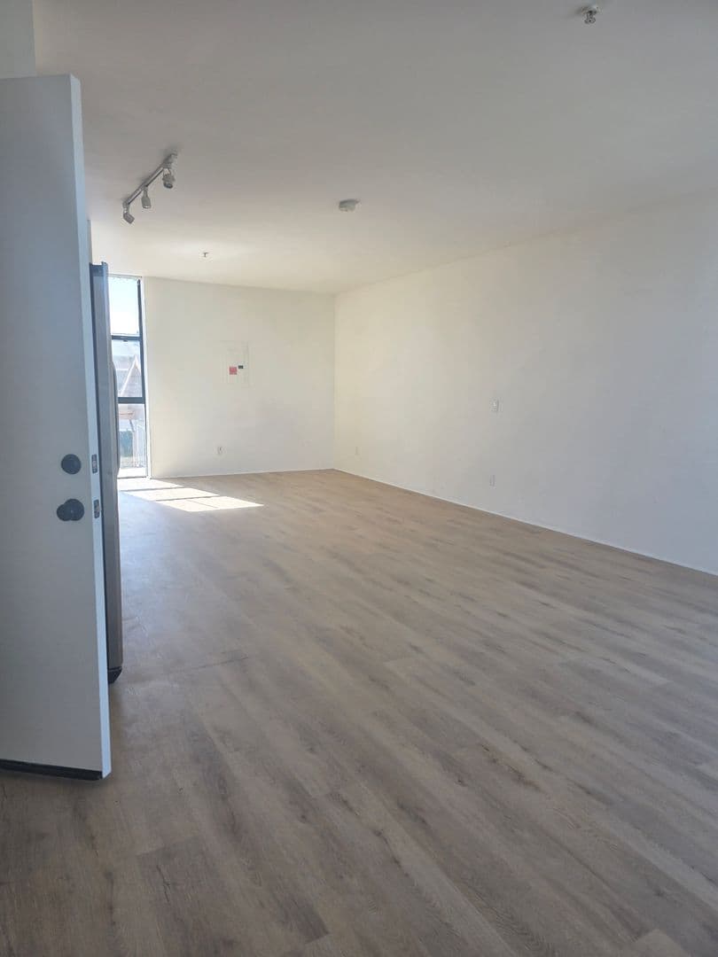 San Diego Apartment: 3045-3057 Broadway