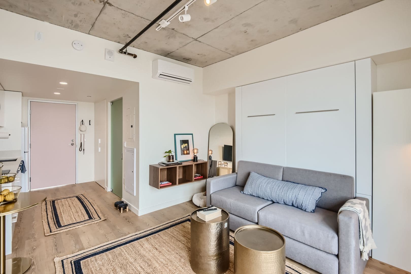 San Diego Apartment: 901 W. Washington St