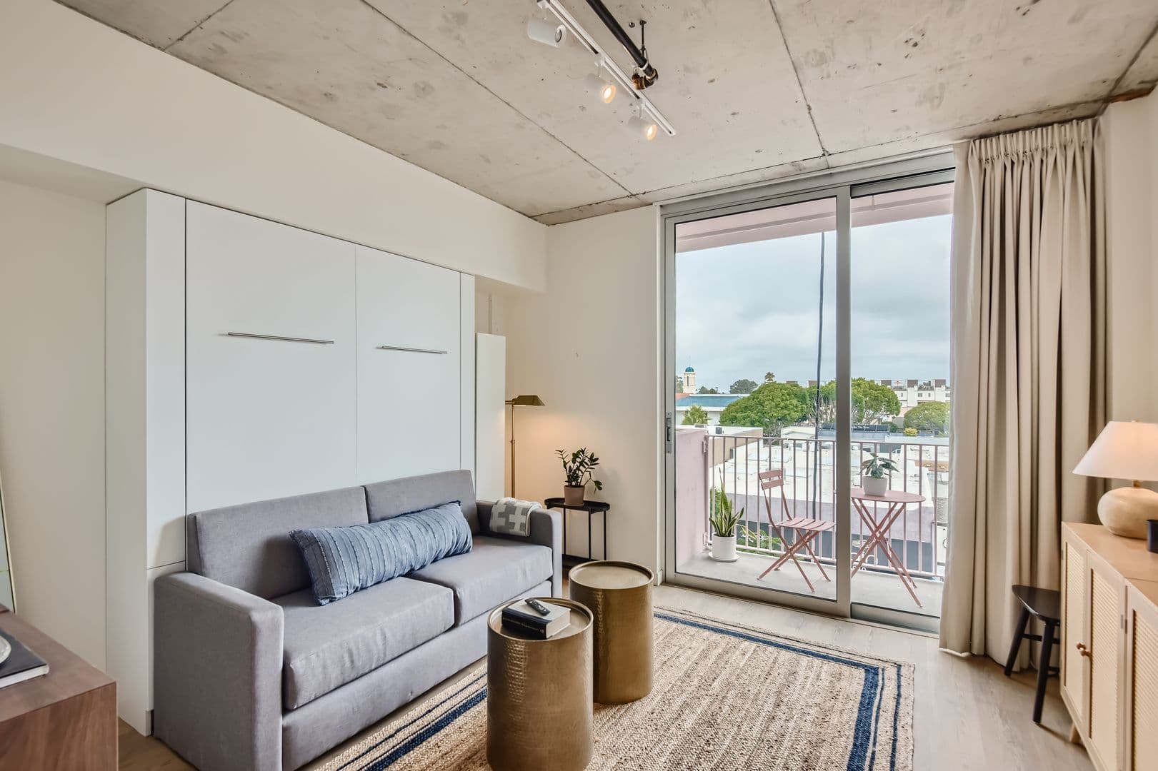 San Diego Apartment: 901 W. Washington St