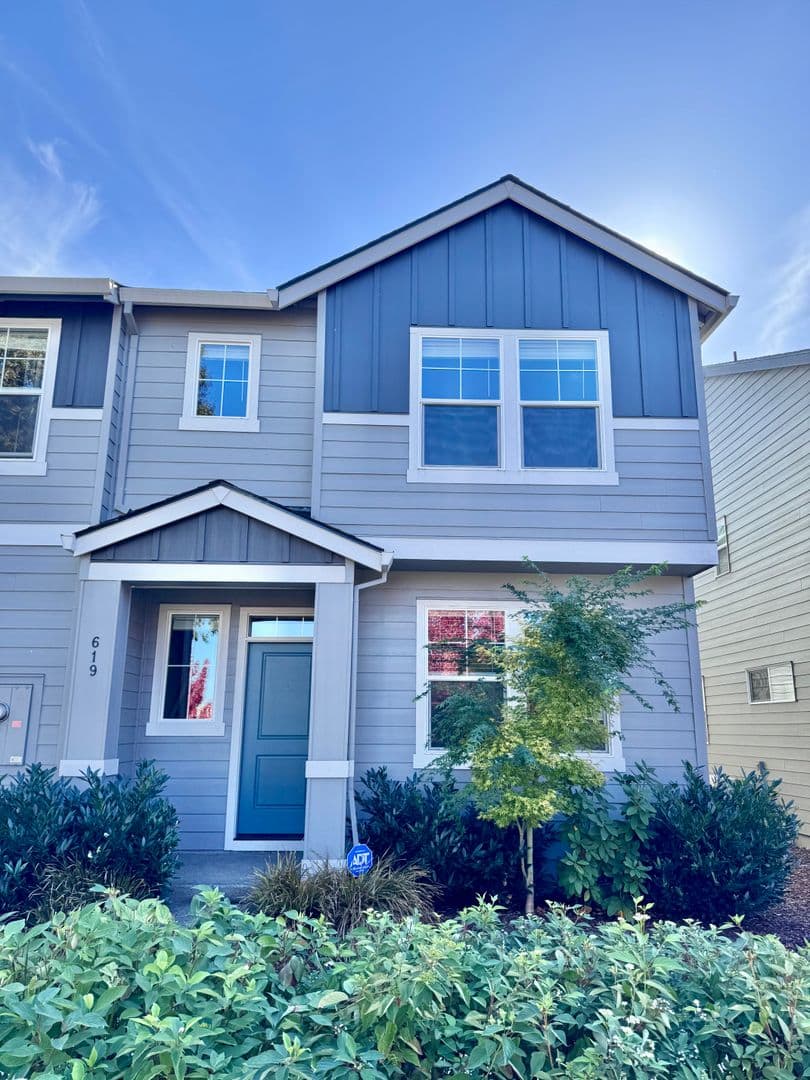 Vancouver Townhome: 619  NE 72nd St