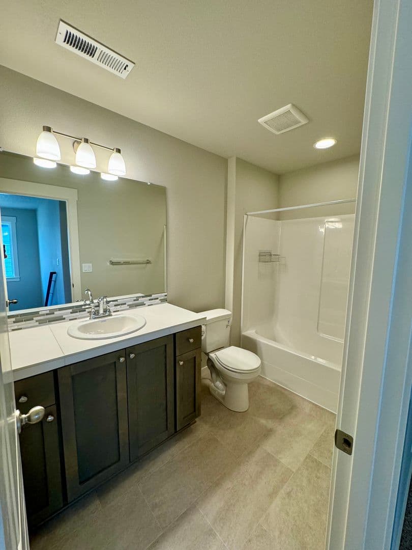Ridgefield House: 7030 N MONTGOMERY WAY