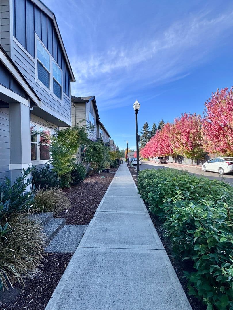 Vancouver Townhome: 619  NE 72nd St