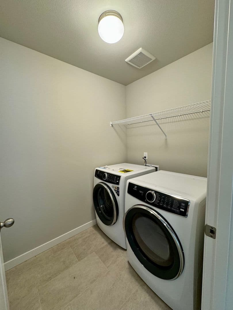Ridgefield House: 7030 N MONTGOMERY WAY