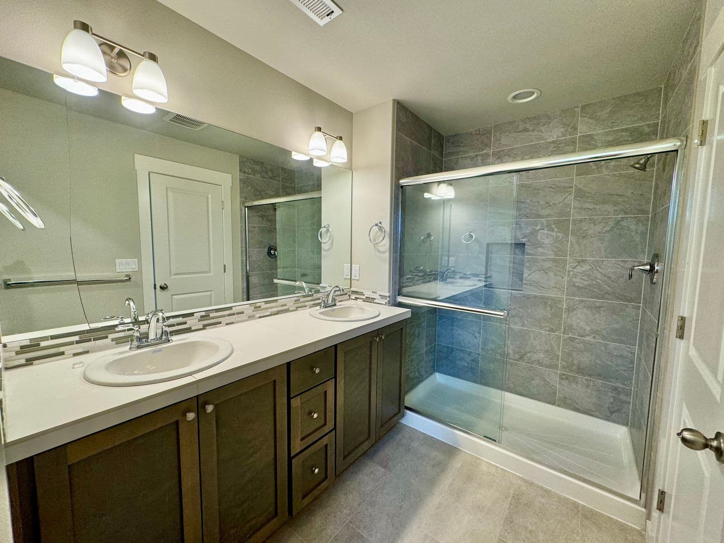 Ridgefield House: 7030 N MONTGOMERY WAY