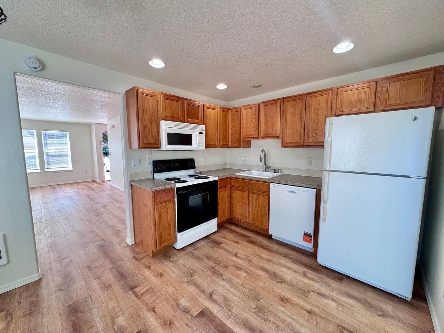 Camas Apartment: 617 NW 9th Ave