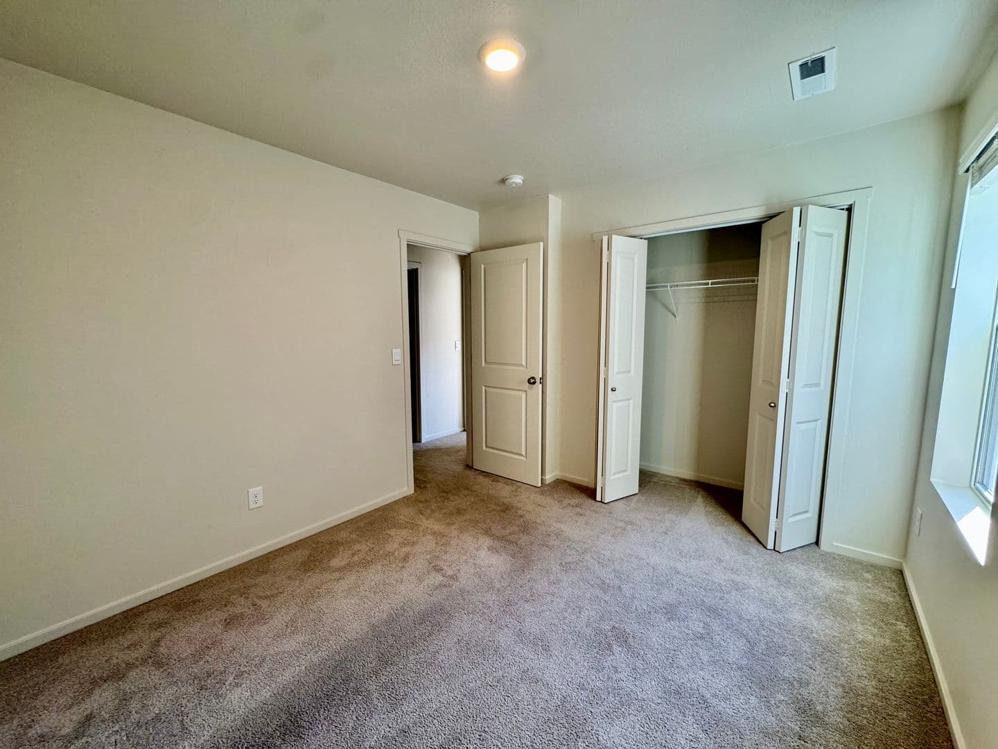 Vancouver Townhome: 619  NE 72nd St