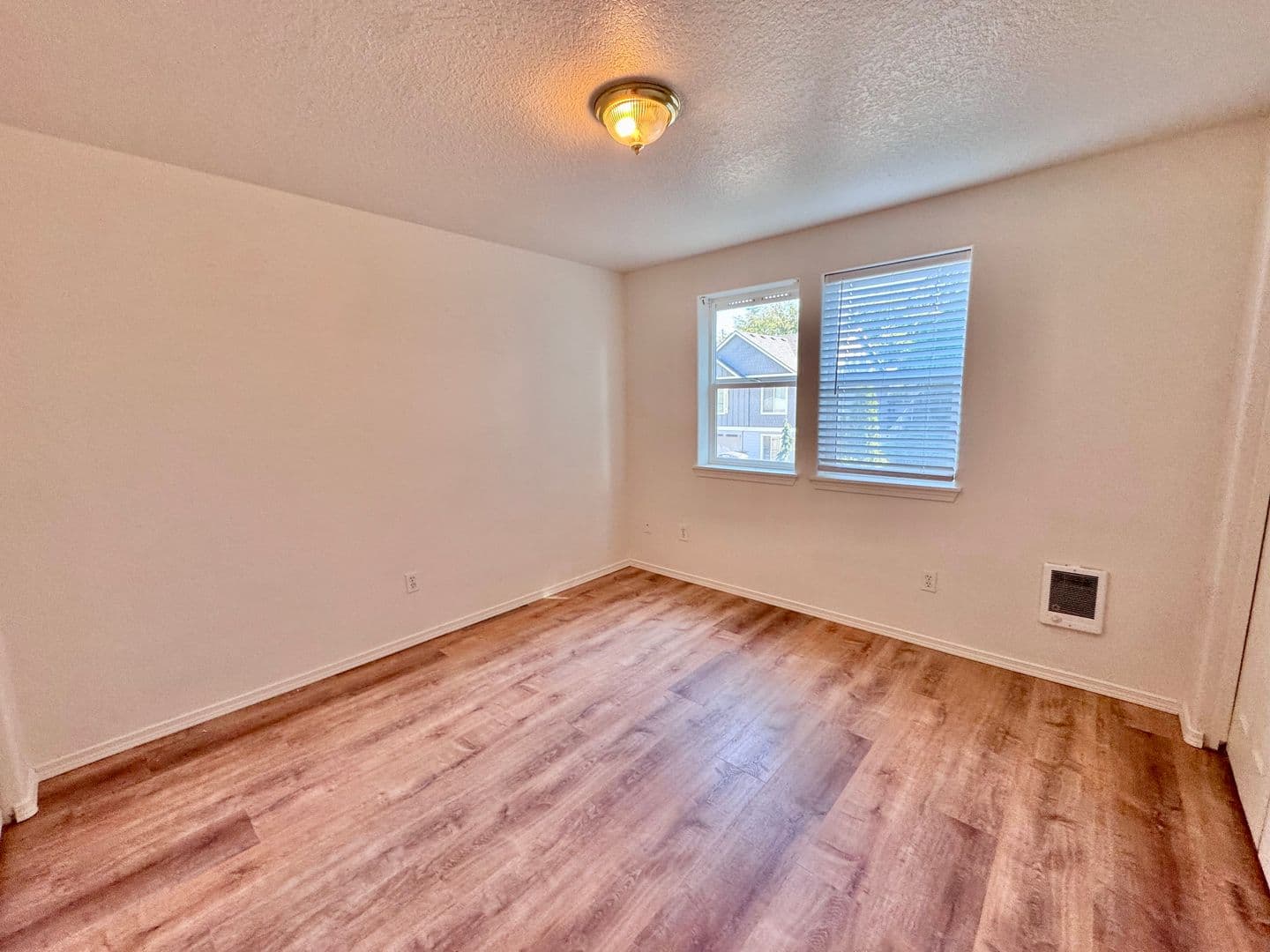 Camas Apartment: 617 NW 9th Ave