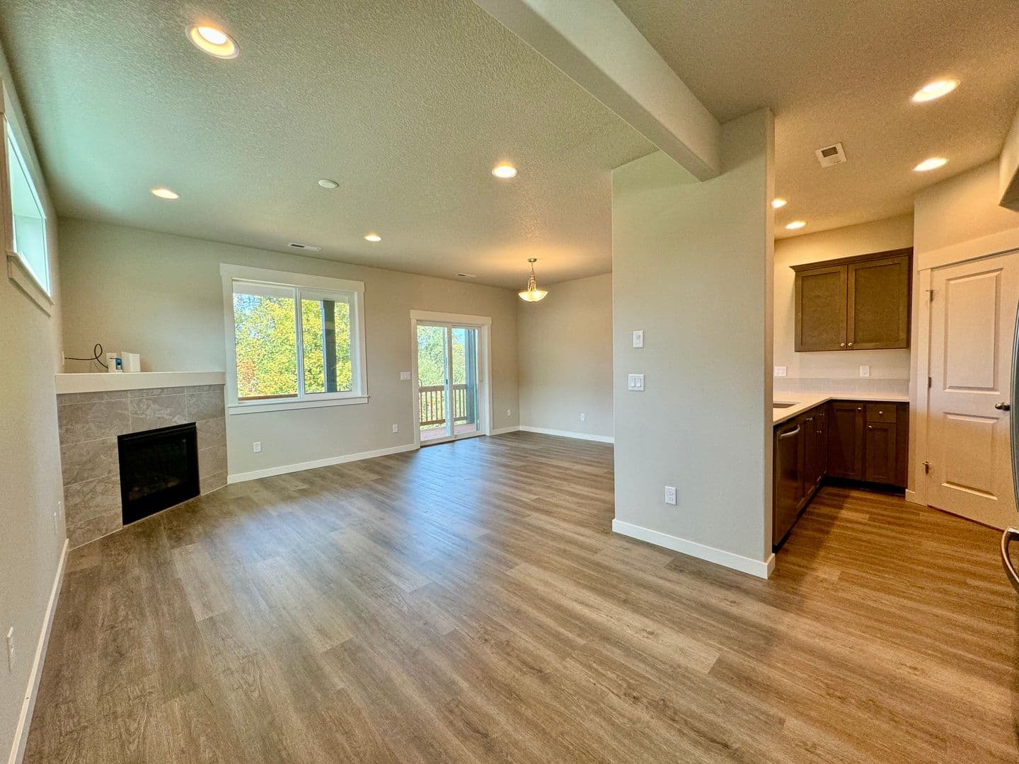 Ridgefield House: 7030 N MONTGOMERY WAY