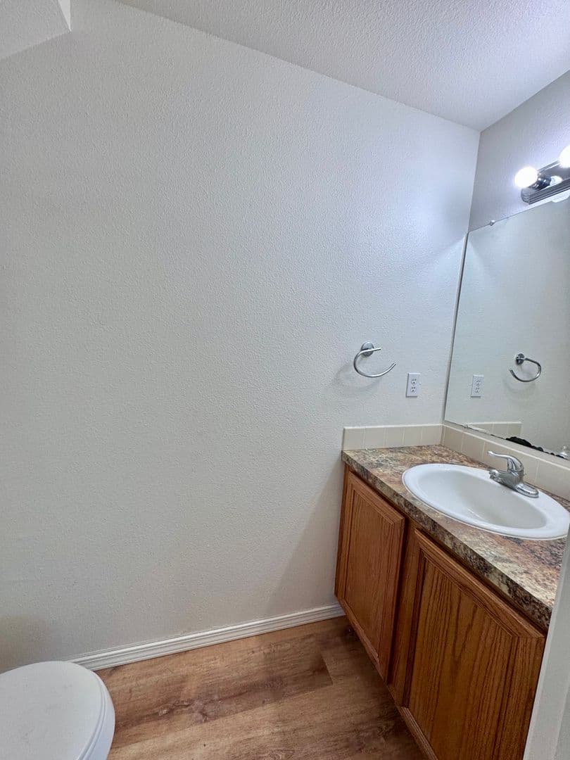 Camas Apartment: 617 NW 9th Ave