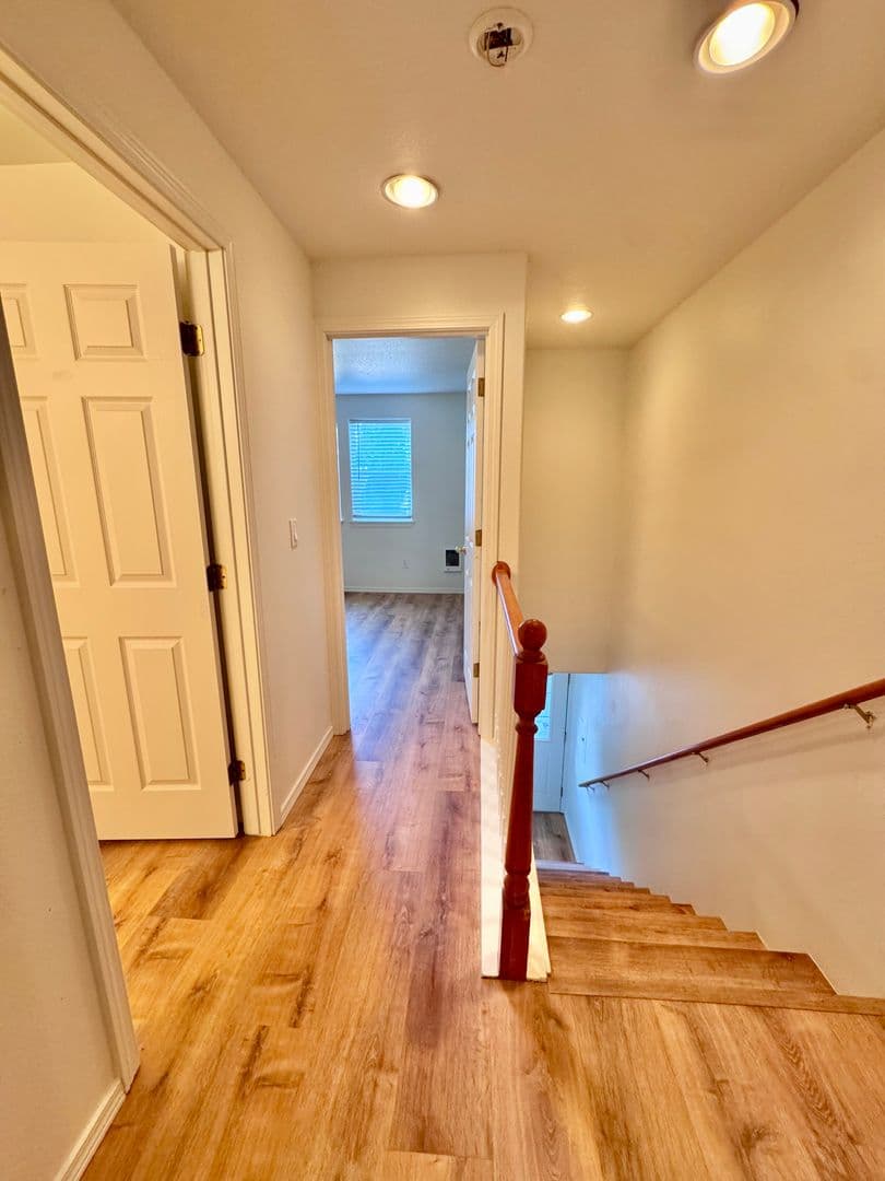 Camas Apartment: 617 NW 9th Ave