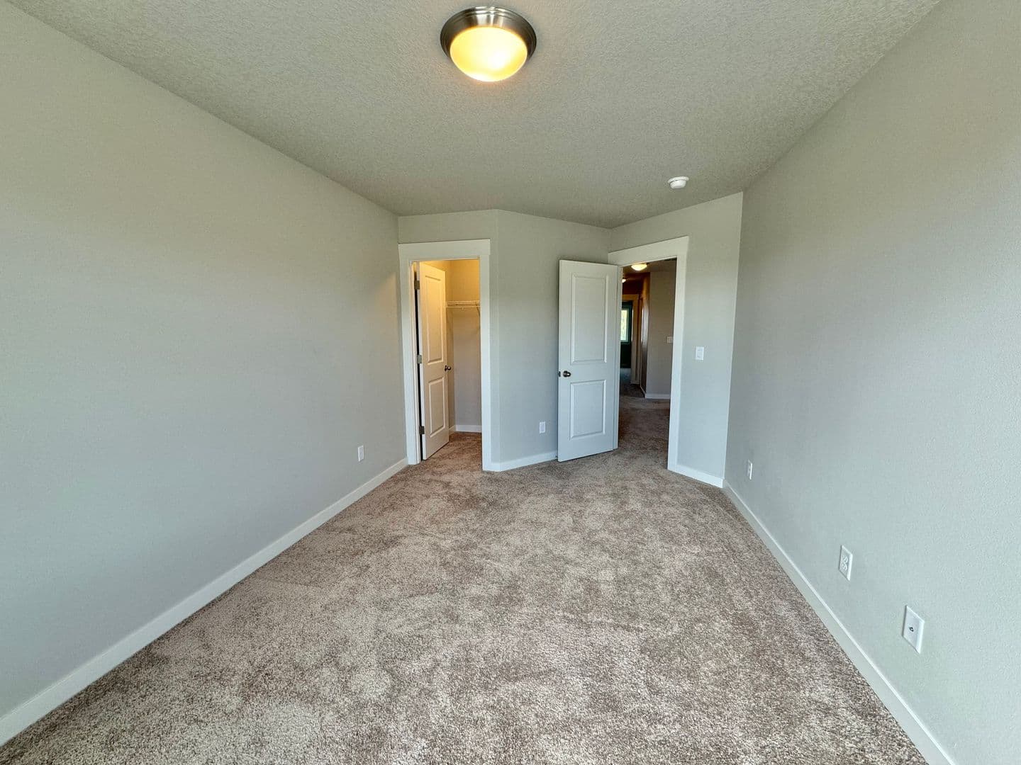 Ridgefield House: 7030 N MONTGOMERY WAY