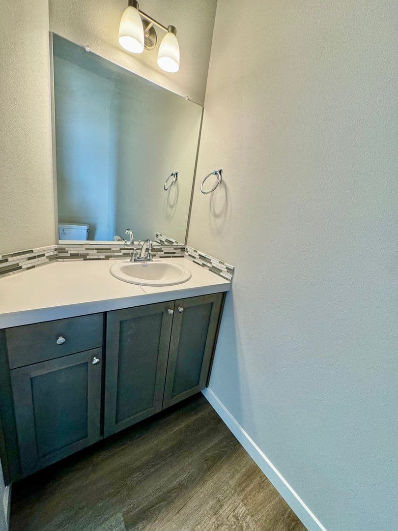 Ridgefield House: 7030 N MONTGOMERY WAY