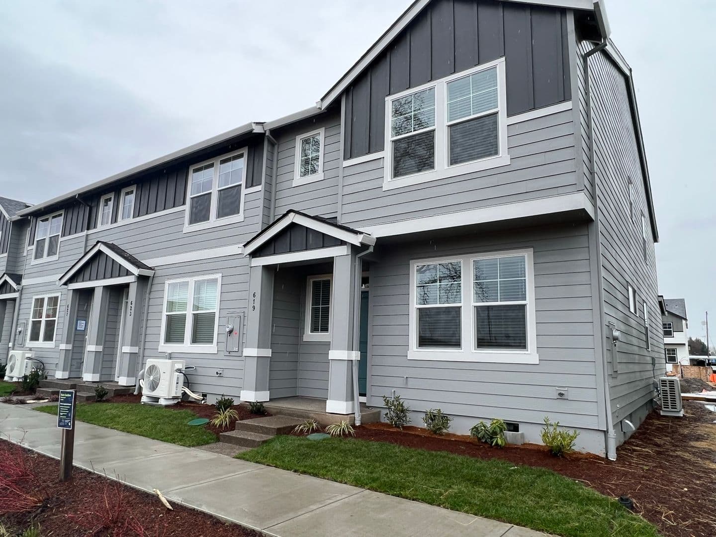 Vancouver Townhome: 619  NE 72nd St